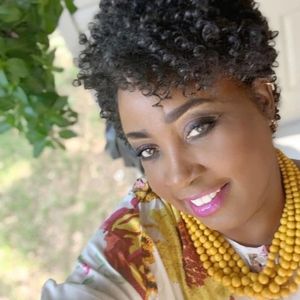 Meet your Posher, Carolyn